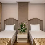 Hilltown Airport & Restaurant Отель 3*