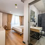 Hilltown Airport & Restaurant Отель Tasoluk