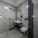 Hilltown Airport & Restaurant Отель 3*