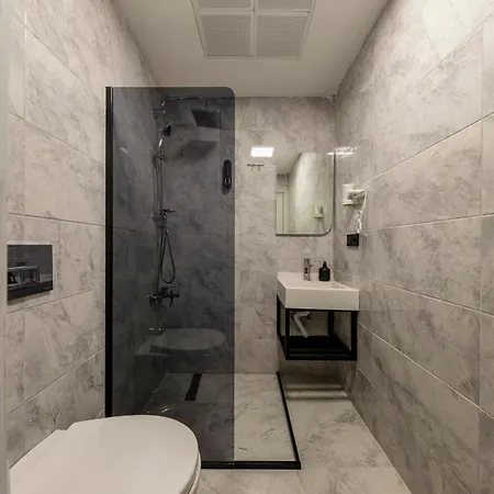 Hilltown Airport & Restaurant Hotel 3*