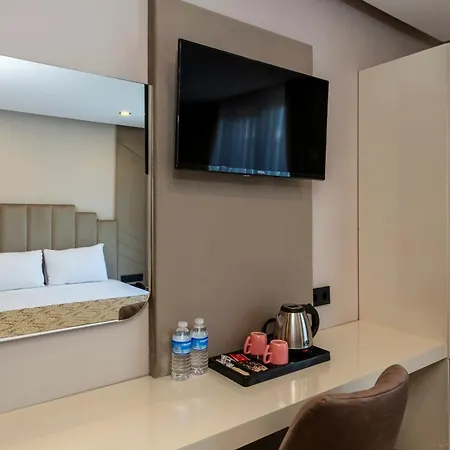 Hotel Hilltown Airport & Restaurant Tasoluk