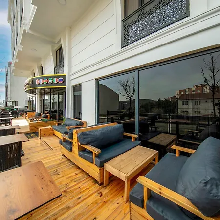 Hotel Hilltown Airport & Restaurant 3*