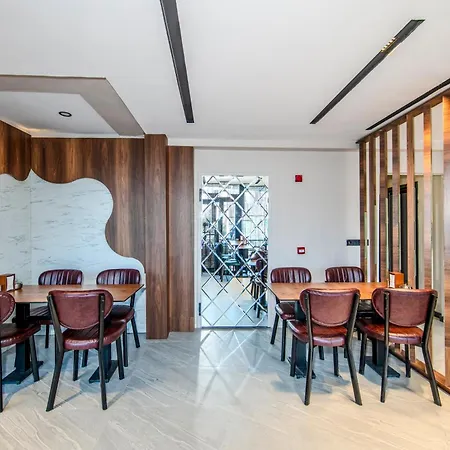 Hotel Hilltown Airport & Restaurant Tasoluk