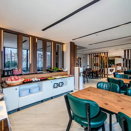 Hilltown Airport & Restaurant Tasoluk