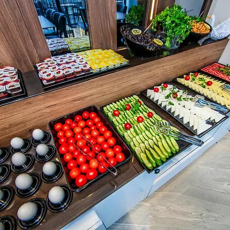 Hilltown Airport & Restaurant * Tasoluk