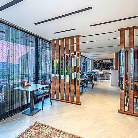 Hilltown Airport & Restaurant 3*