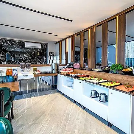 Hilltown Airport & Restaurant 3* Tasoluk