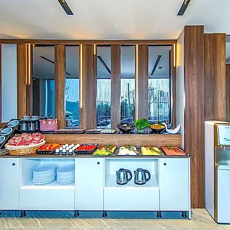 Hilltown Airport & Restaurant 3*