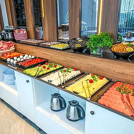 Hilltown Airport & Restaurant Hotel 3*