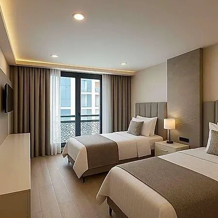 Hilltown Airport & Restaurant Hotel 3*