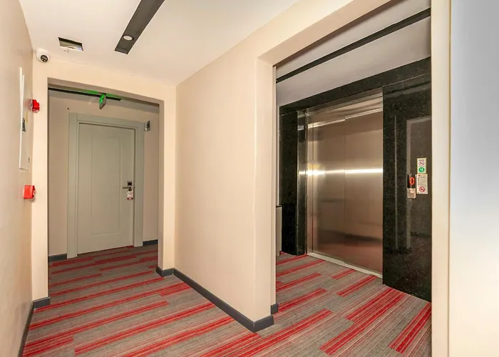 Hilltown Airport & Restaurant * Tasoluk