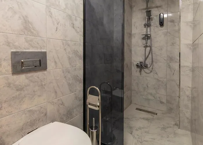 Hilltown Airport & Restaurant *