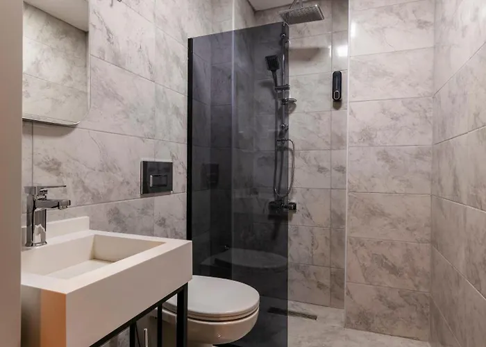 Hilltown Airport & Restaurant * Tasoluk