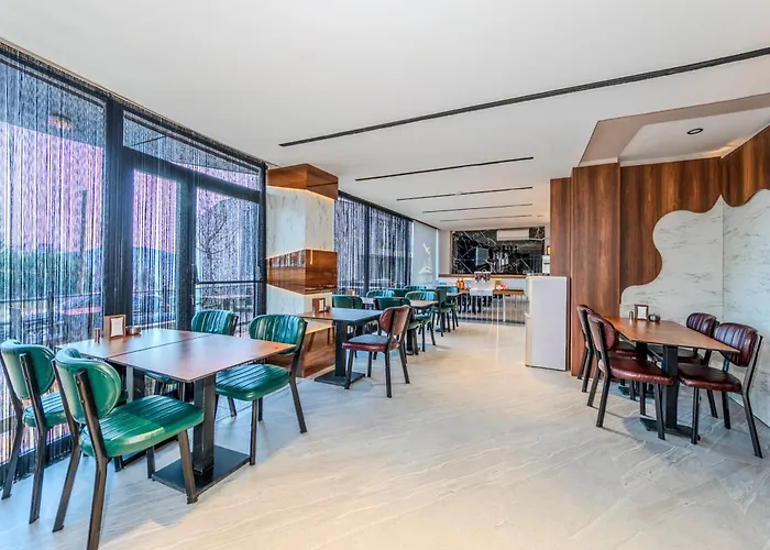 Hilltown Airport & Restaurant * Tasoluk