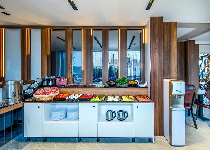 Hilltown Airport & Restaurant * Tasoluk