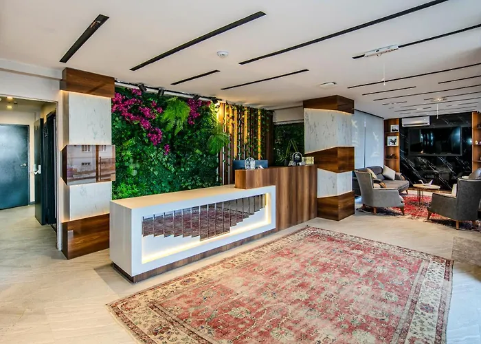 Hilltown Airport & Restaurant Tasoluk