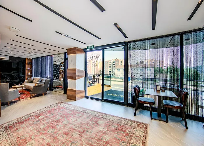 Hilltown Airport & Restaurant * Tasoluk