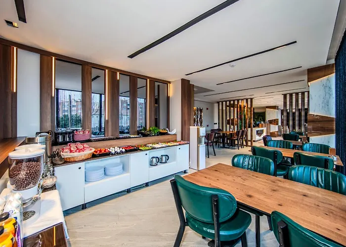 Hilltown Airport & Restaurant Tasoluk