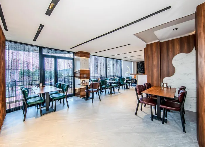 Hilltown Airport & Restaurant Tasoluk