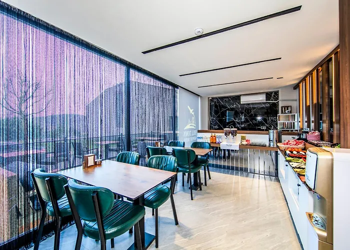 Hilltown Airport & Restaurant Tasoluk