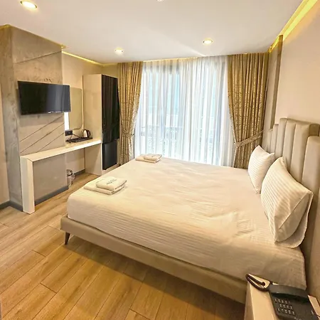 Hilltown Airport Hotel Tasoluk