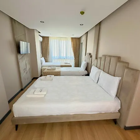 Hilltown Airport Hotel *